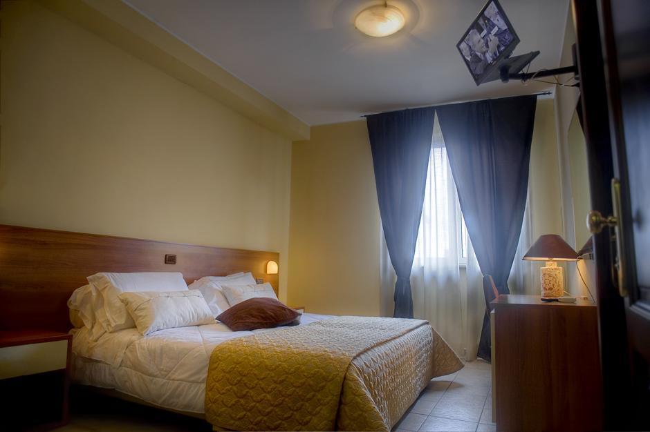 Hotel Tuscania Panoramico Habitación foto