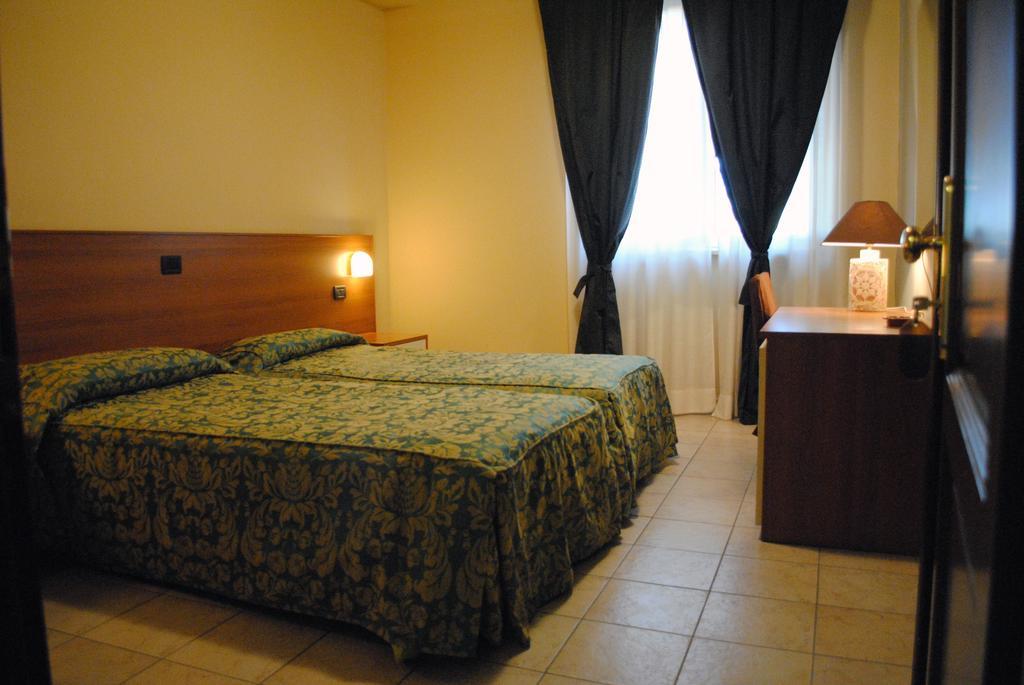 Hotel Tuscania Panoramico Habitación foto
